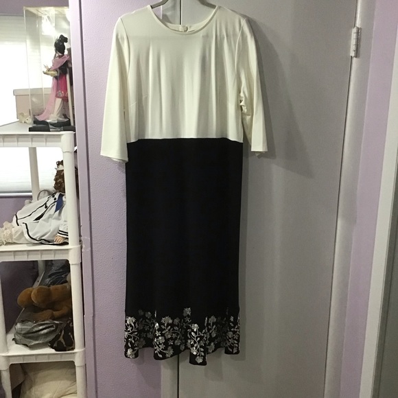 Woman’s Dress - Picture 4 of 12